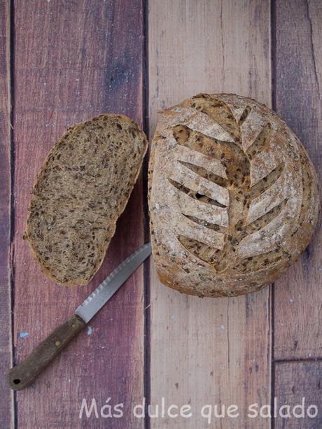 Pan de trigo y semillas de lino Pan de trigo y semillas de lino