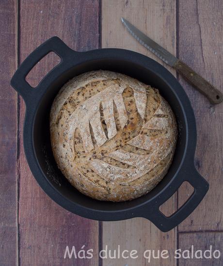 Pan de trigo y semillas de lino Pan de trigo y semillas de lino