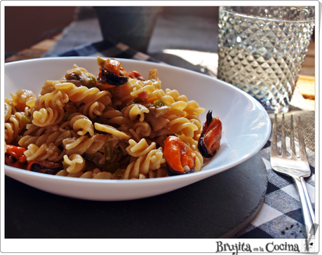 Pasta con champiñones y mejillones