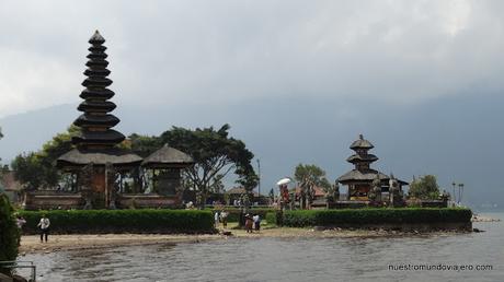 Bali; el famoso templo Ulun Danu Batur y los arrozales de Jatiluwih