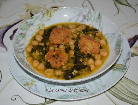 Garbanzos con espinacas y albóndigas de bacalao