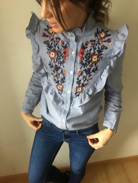 BLUSA CON BORDADOS BLUSA CON BORDADOS