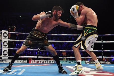 Jorge “El Niño de Oro” Linares revalidó su título en peso ligero de #boxeo #AMB