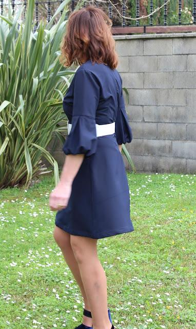 MIS LOOKS - VESTIDO AZUL MARINO ESPECIAL CON PUNTO Y APARTE