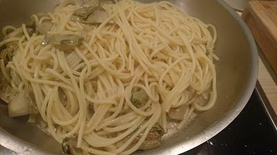 SPAGHETTI CON ALCACHOFAS Y PESTO DE ESPINACAS Y NUECES