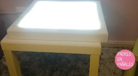 Mesa de luz con mesa Lack de Ikea