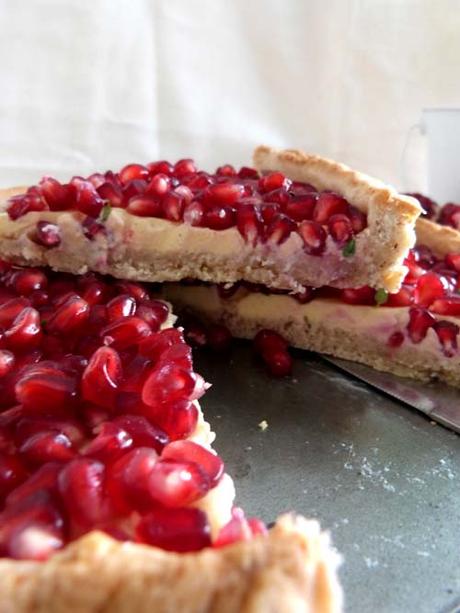 tarta de vainilla, tomillo y granada