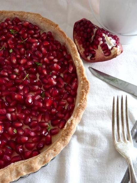 tarta de vainilla, tomillo y granada