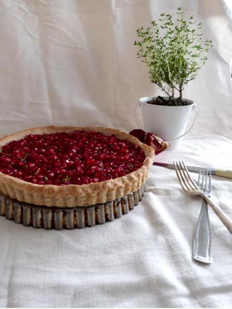 tarta de vainilla, tomillo y granada