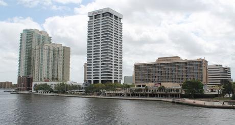 Orilla sur del Saint Johns River desde el John T. Alsop Jr. bridge Orilla sur del Saint Johns River desde el John T. Alsop Jr. bridge