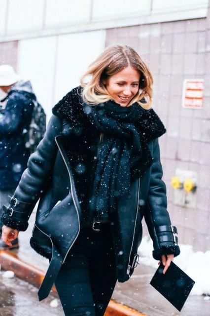 ¿Sabes cómo es la cazadora preferida de las famosas y cómo se llama? Shearling lined leather jackets 2