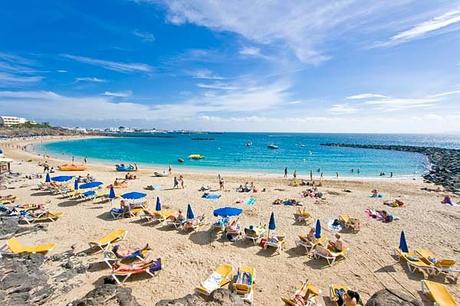 ¿Buscas Un Destino De Playa Perfecto? Te Lo Mostramos! Playa Blanca En Lanzarote Es El Lugar Ideal Para Ti!