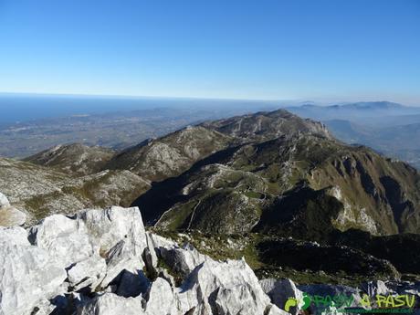 Vista hacia el Cantábrico desde el Paisanu