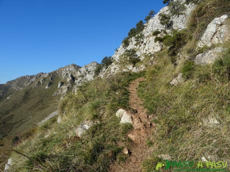 Ruta al PICO PAISANO Y CUETU TABLADIELLU desde ALEVIA Atravesando los murallones del Cuera hacia el Paisanu