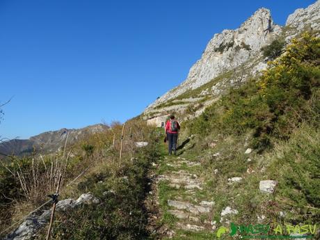 Sendero hacia el Paisanu desde Alevia