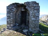 Ermita de San Antonio en la cima del Pico Paisanu