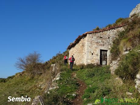 Ruta al PICO PAISANO Y CUETU TABLADIELLU desde ALEVIA Cabaña en Sembia