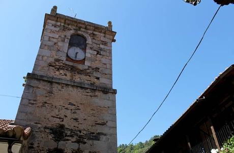 Valero, el pueblo sepultado entre montañas Torre de la iglesia de Valero Salamanca