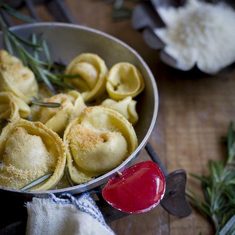 TORTELLONI DE CALABAZA Y AMARETTO TORTELLONI DE CALABAZA Y AMARETTO