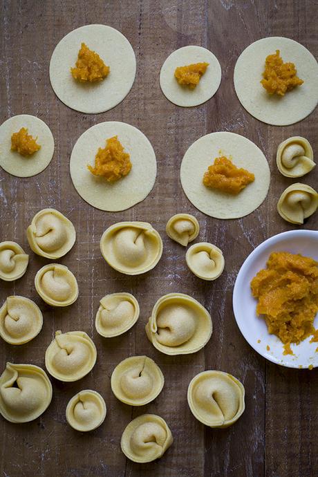 TORTELLONI DE CALABAZA Y AMARETTO TORTELLONI DE CALABAZA Y AMARETTO