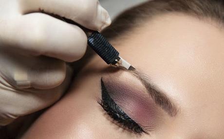 Luce unas cejas perfectas con MICROBLADING