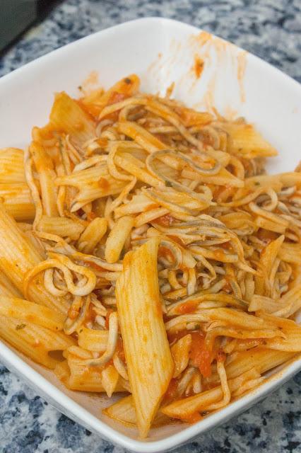 Macarrones con gulas Macarrones con gulas