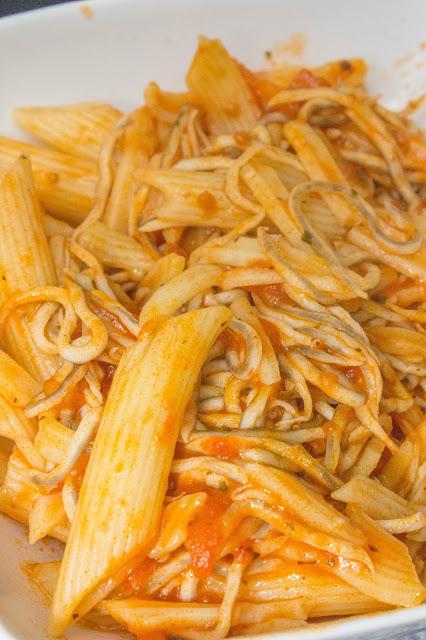 Macarrones con gulas Macarrones con gulas