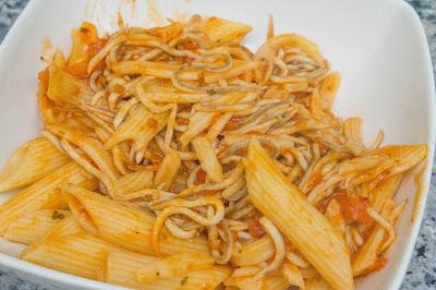 Macarrones con gulas Macarrones con gulas