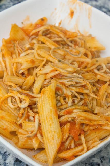 Macarrones con gulas Macarrones con gulas