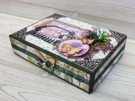 Scrapbooking Tutorial: Mini album in box