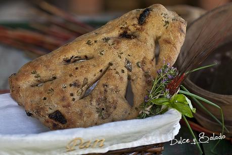 Fougasse con Masa Madre, de Tomates Secos y Hierbas Aromáticas