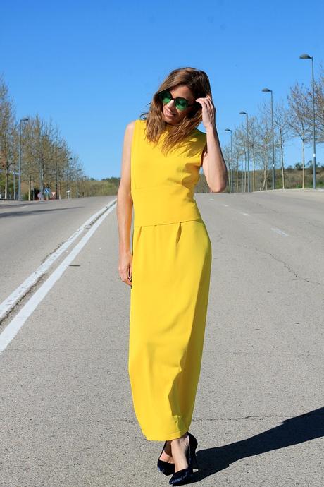 vestido amarillo con bandeau