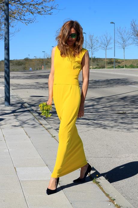 vestido amarillo con bandeau