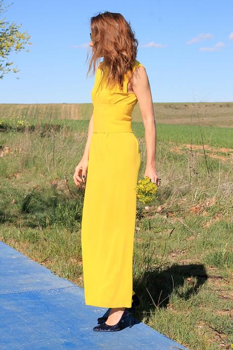 vestido amarillo con bandeau