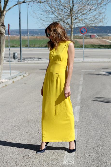 vestido amarillo con bandeau