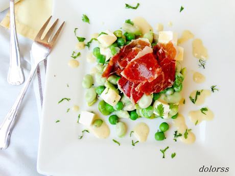 Ensalada de habitas  con jamón