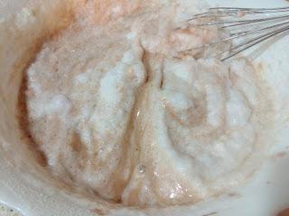 PASTEL DE CHOCOLATE, GUINDAS Y CACAHUETES PASTEL DE CHOCOLATE, GUINDAS Y CACAHUETES