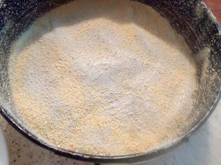 PASTEL DE CHOCOLATE, GUINDAS Y CACAHUETES PASTEL DE CHOCOLATE, GUINDAS Y CACAHUETES