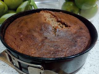 PASTEL DE CHOCOLATE, GUINDAS Y CACAHUETES PASTEL DE CHOCOLATE, GUINDAS Y CACAHUETES