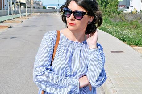 Blusa de rayas y trench