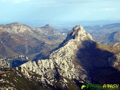 Sierra de Juan Robre: Vista de la Pica de Peñamellera