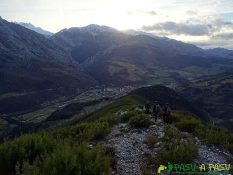 Sierra de Juan Robre: Sendero bajando a Las Arenas de Cabrales