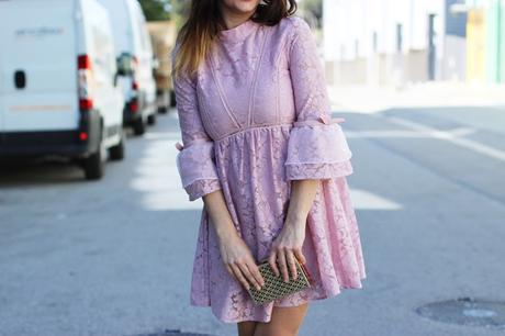 Vestido barroco con mangas trompeta de METISU Vestido barroco con mangas trompeta de METISU