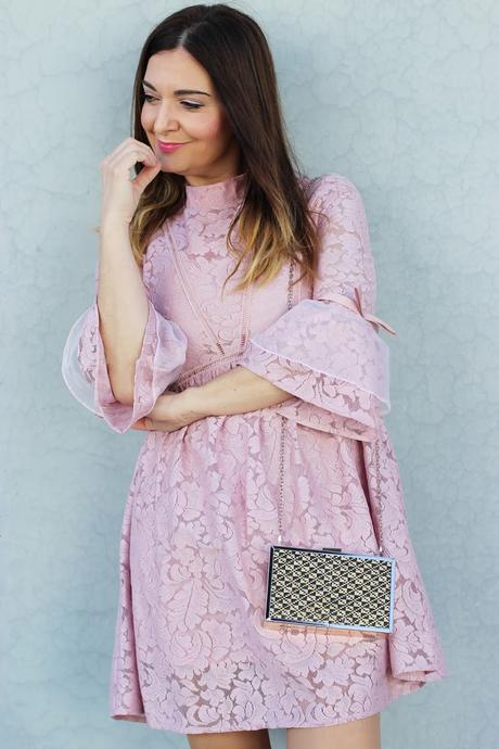 Vestido barroco con mangas trompeta de METISU Vestido barroco con mangas trompeta de METISU