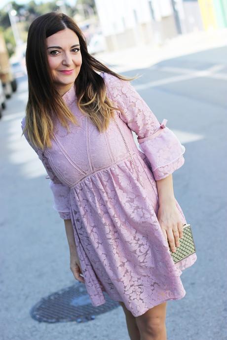 Vestido barroco con mangas trompeta de METISU Vestido barroco con mangas trompeta de METISU