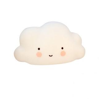 La Butaca: Un dormitorio de bebé con techos inclinados La Butaca: Un dormitorio de bebé con techos inclinados