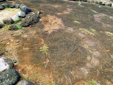 Petroglifos en Rapa Nui Petroglifos en Rapa Nui