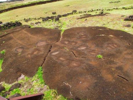Petroglifos en Rapa Nui Petroglifos en Rapa Nui