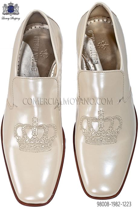 http://www.comercialmoyano.com/es/575-zapatos-slipper-de-charol-marfil-bordado-98008-1982-1223-ottavio-nuccio-gala.html