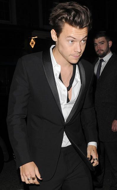 Harry Styles le da un último aliento de vida a One Direction Harry Styles le da un último aliento de vida a One Direction